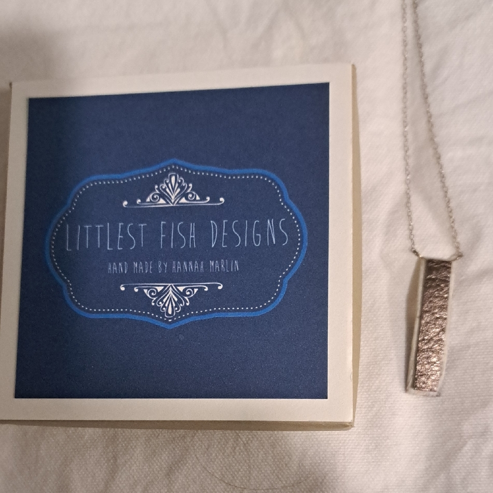 Silver Textured Pendant Necklace